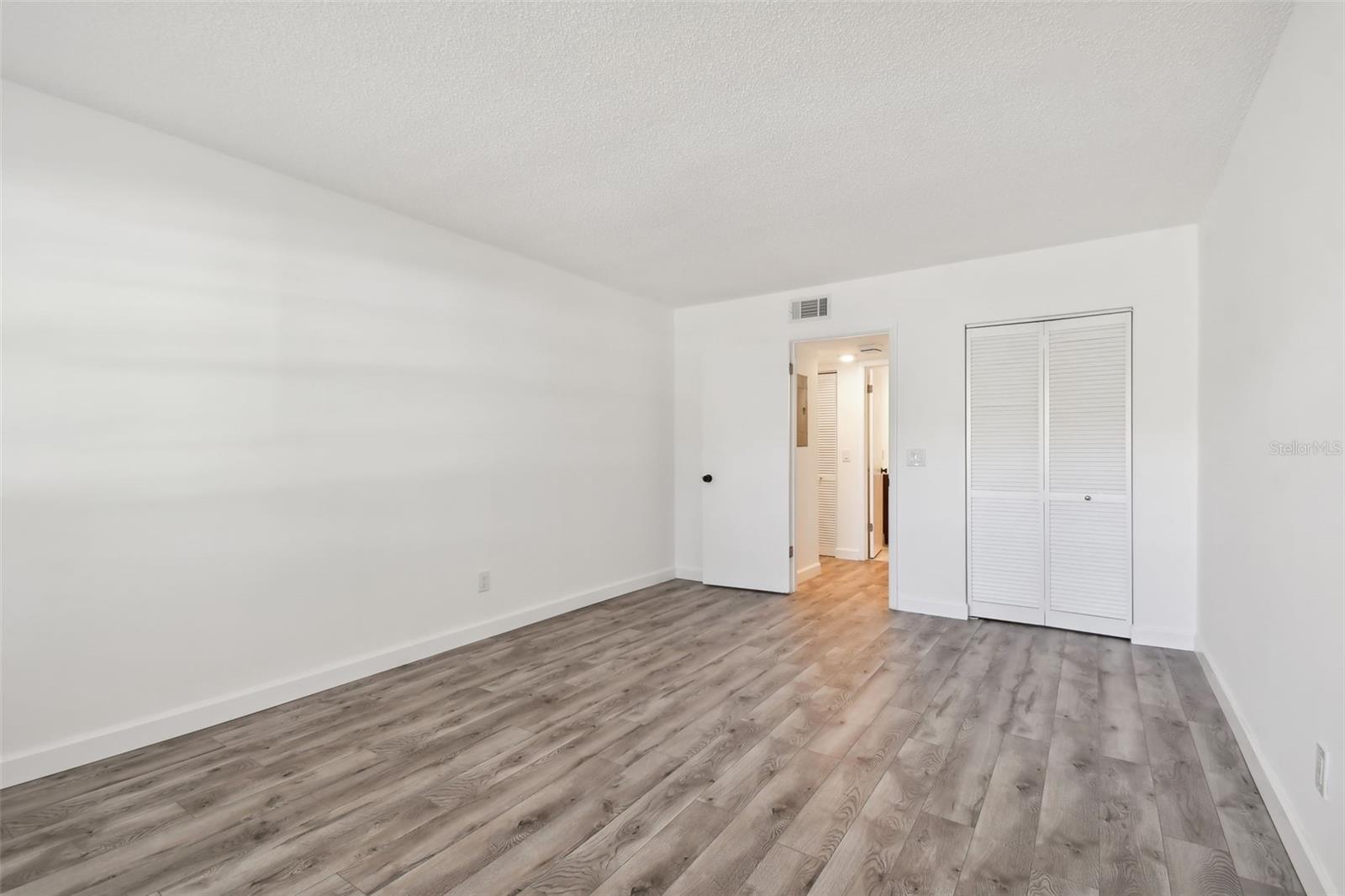 Image 16 of 44 For 9700 Starkey Road 322
