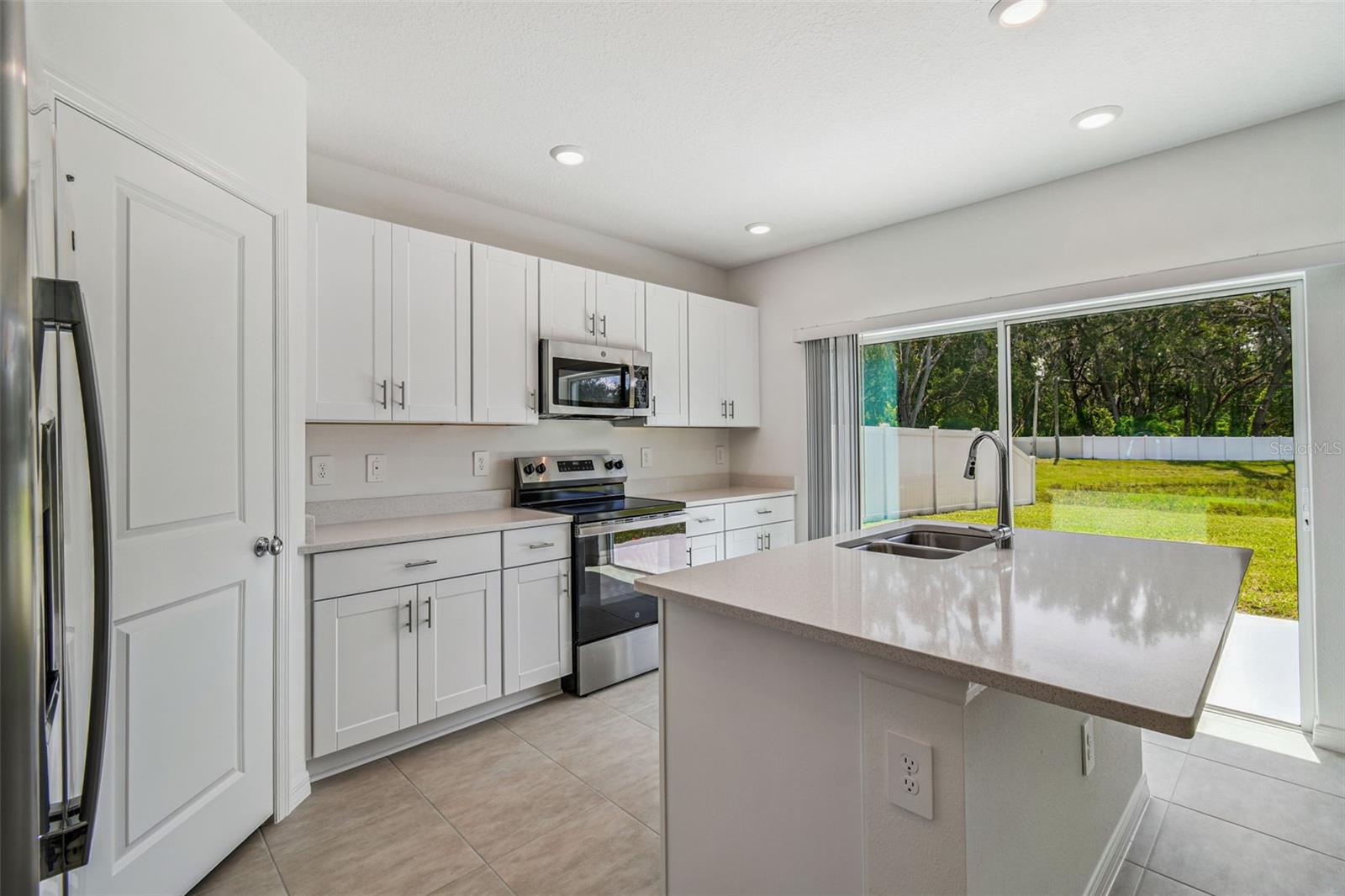 Image 18 of 64 For 13354 Tropical Breeze Way