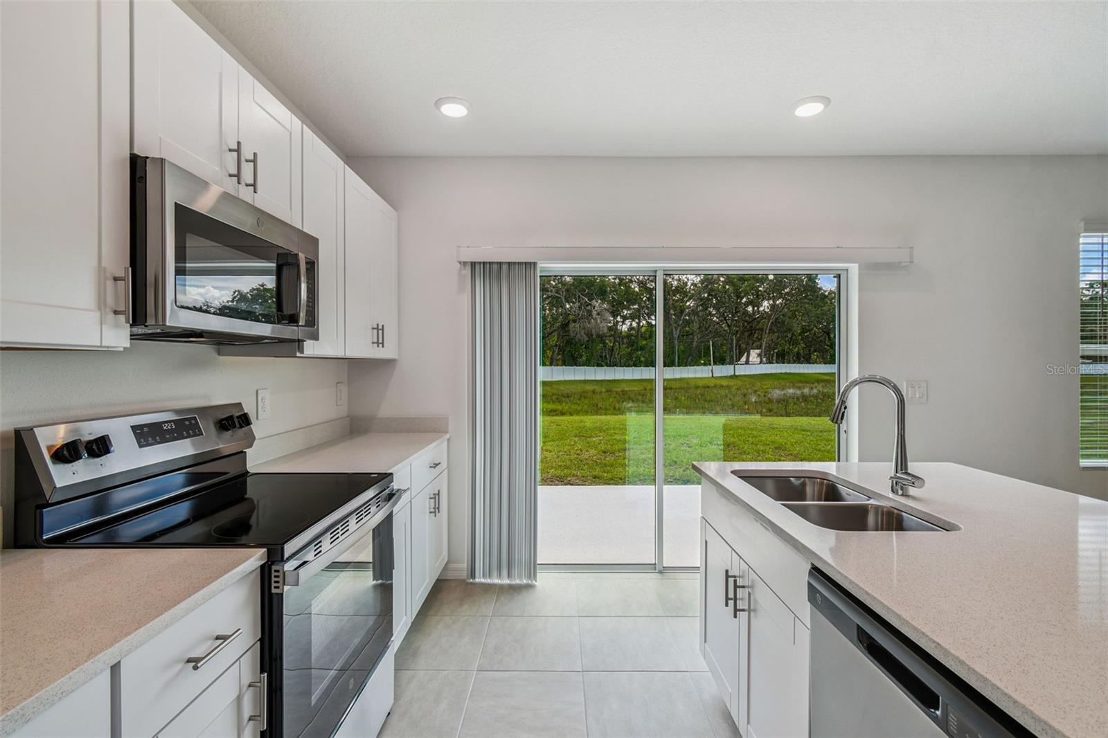 Image 19 of 64 For 13354 Tropical Breeze Way