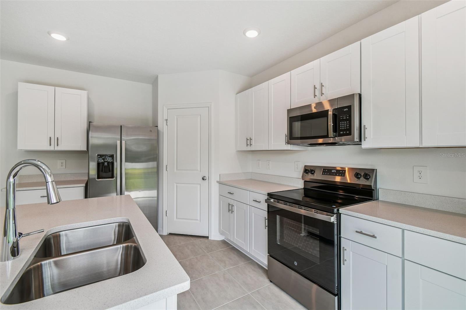 Image 21 of 64 For 13354 Tropical Breeze Way