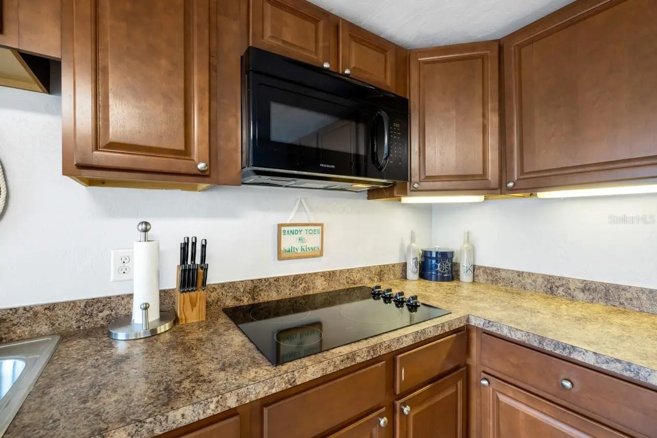 Image 6 of 18 For 82 2nd Street 212