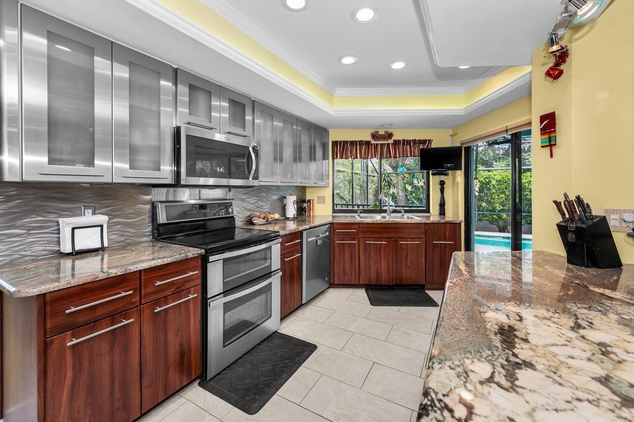 Image 12 of 62 For 110 Woodcreek Drive S