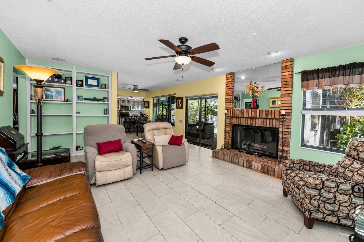Image 18 of 62 For 110 Woodcreek Drive S