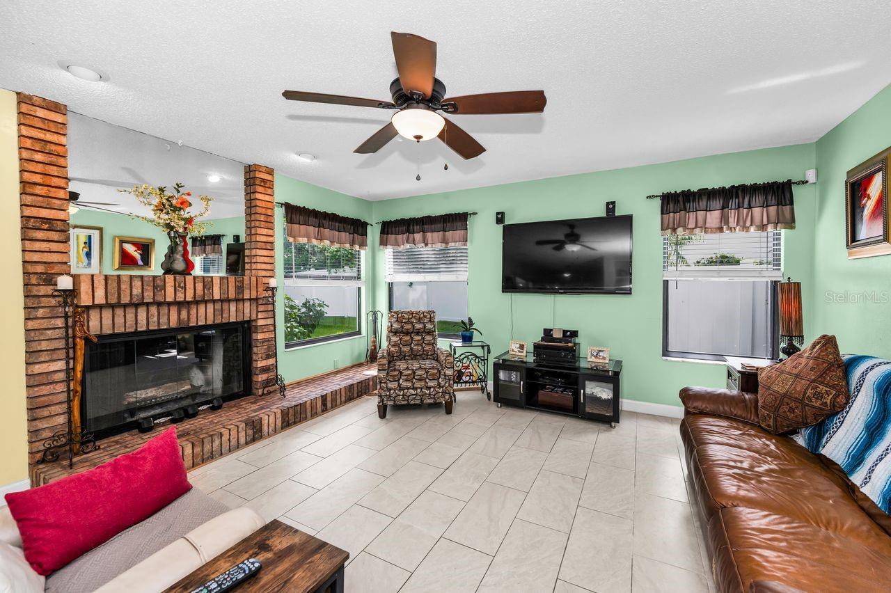 Image 19 of 62 For 110 Woodcreek Drive S