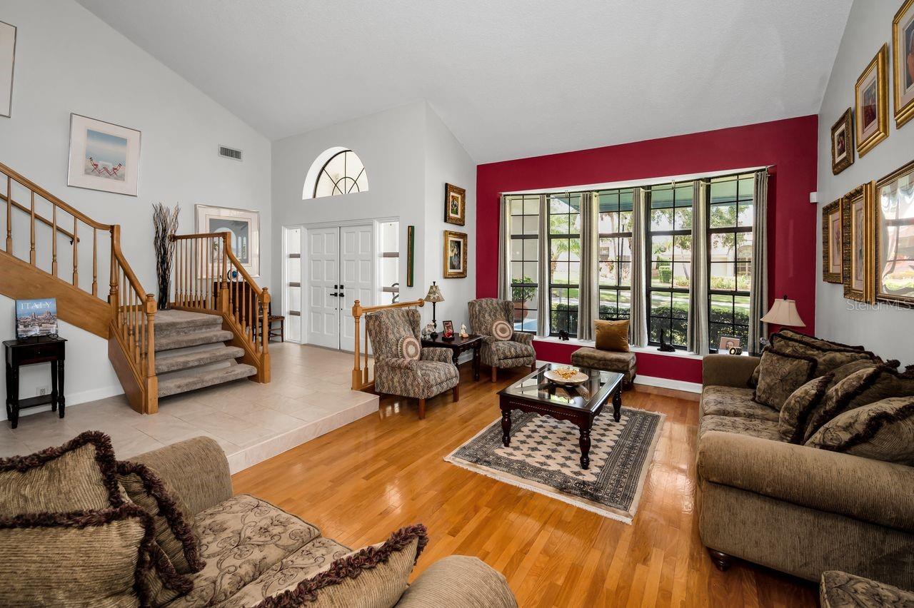 Image 7 of 62 For 110 Woodcreek Drive S