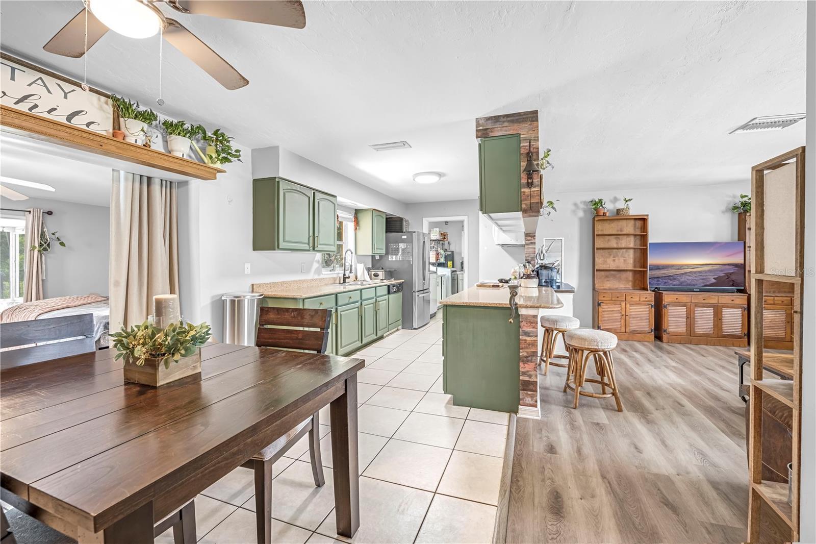 Image 11 of 49 For 6766 Treehaven Drive