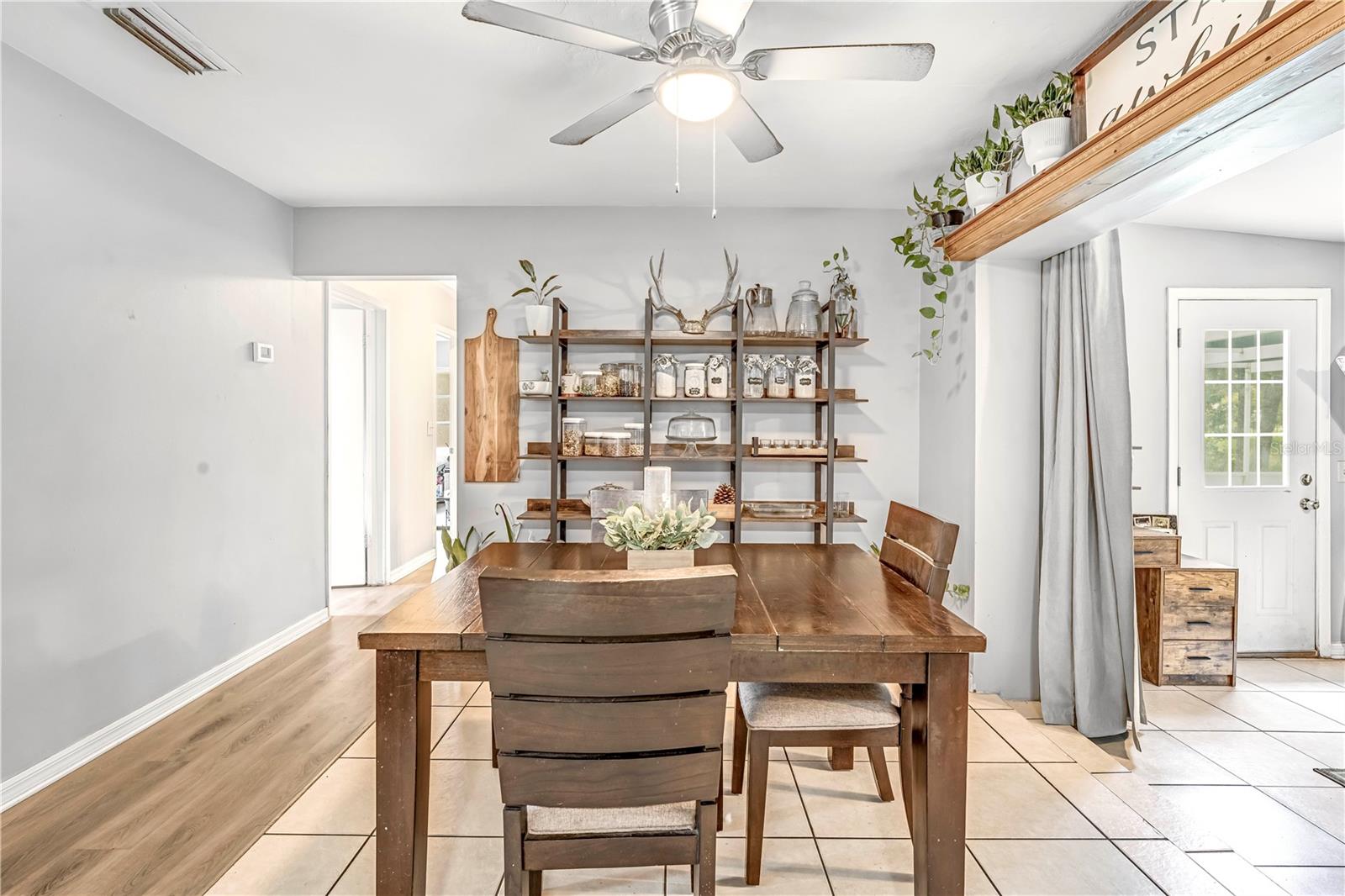 Image 12 of 49 For 6766 Treehaven Drive