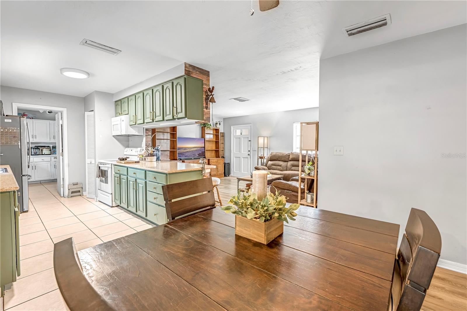 Image 14 of 49 For 6766 Treehaven Drive