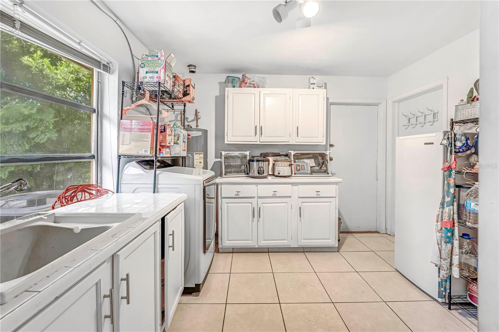 Image 21 of 49 For 6766 Treehaven Drive