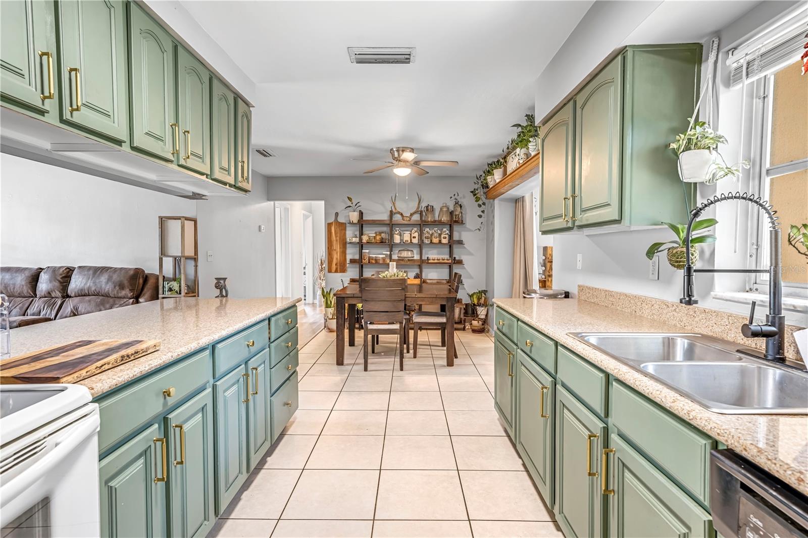 Image 22 of 49 For 6766 Treehaven Drive