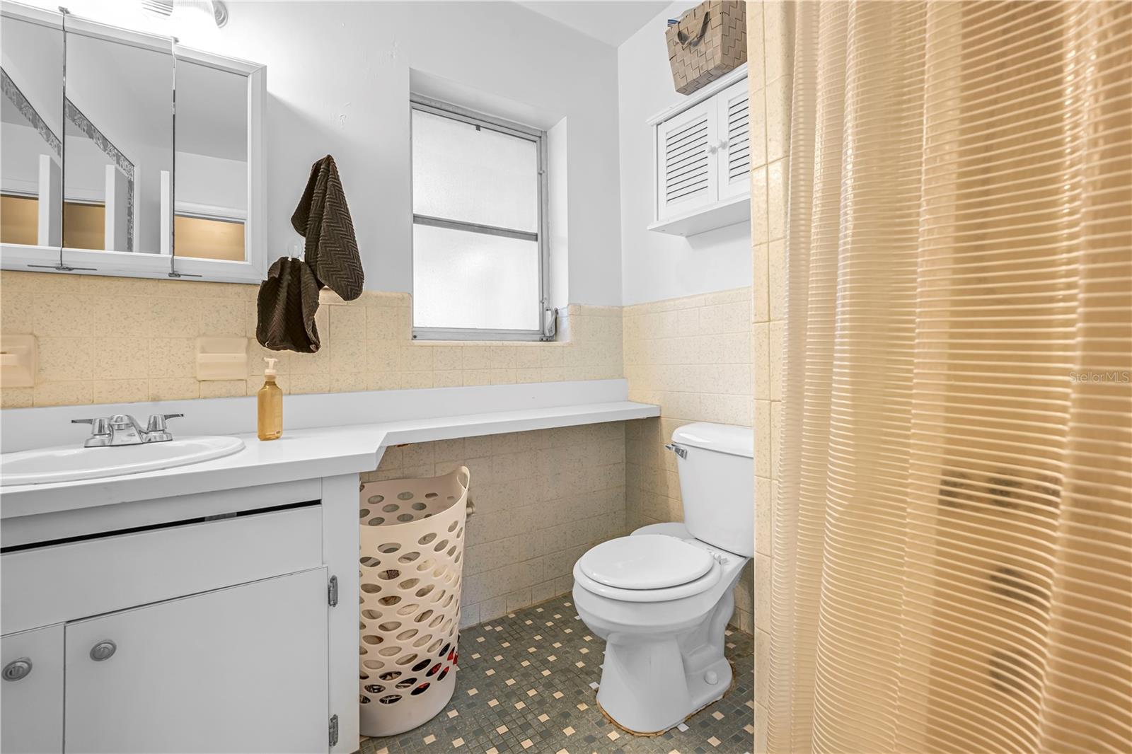 Image 33 of 49 For 6766 Treehaven Drive