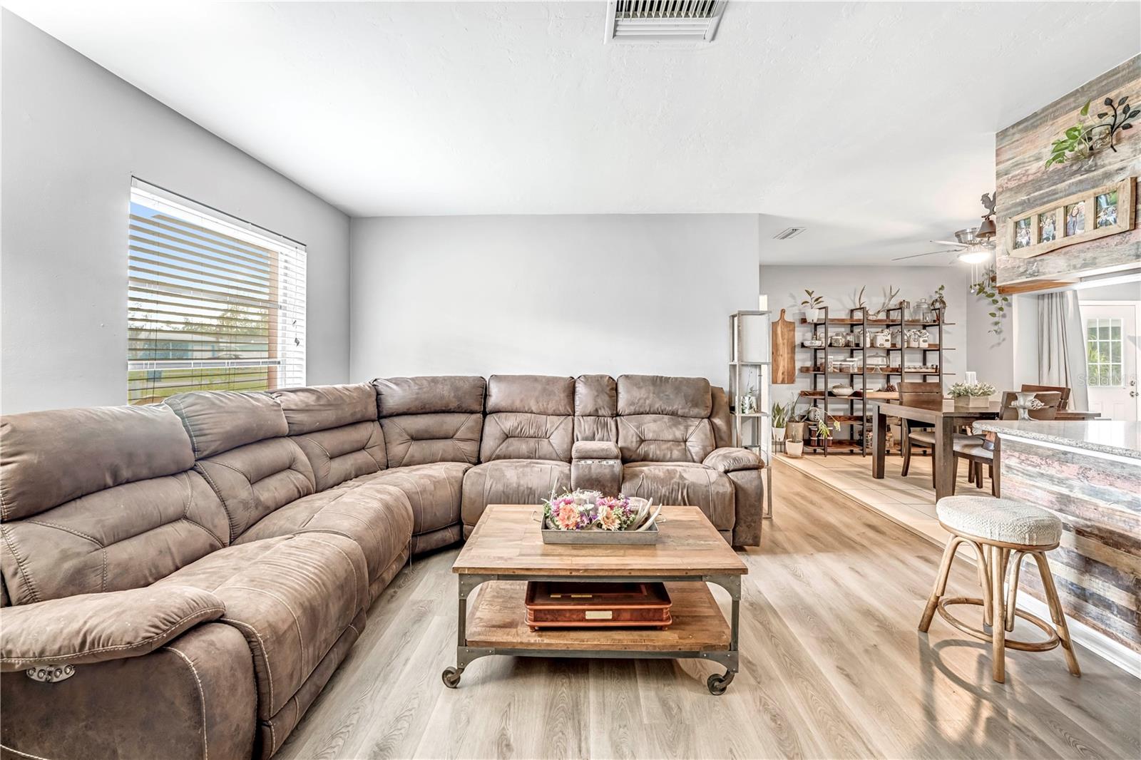 Image 7 of 49 For 6766 Treehaven Drive