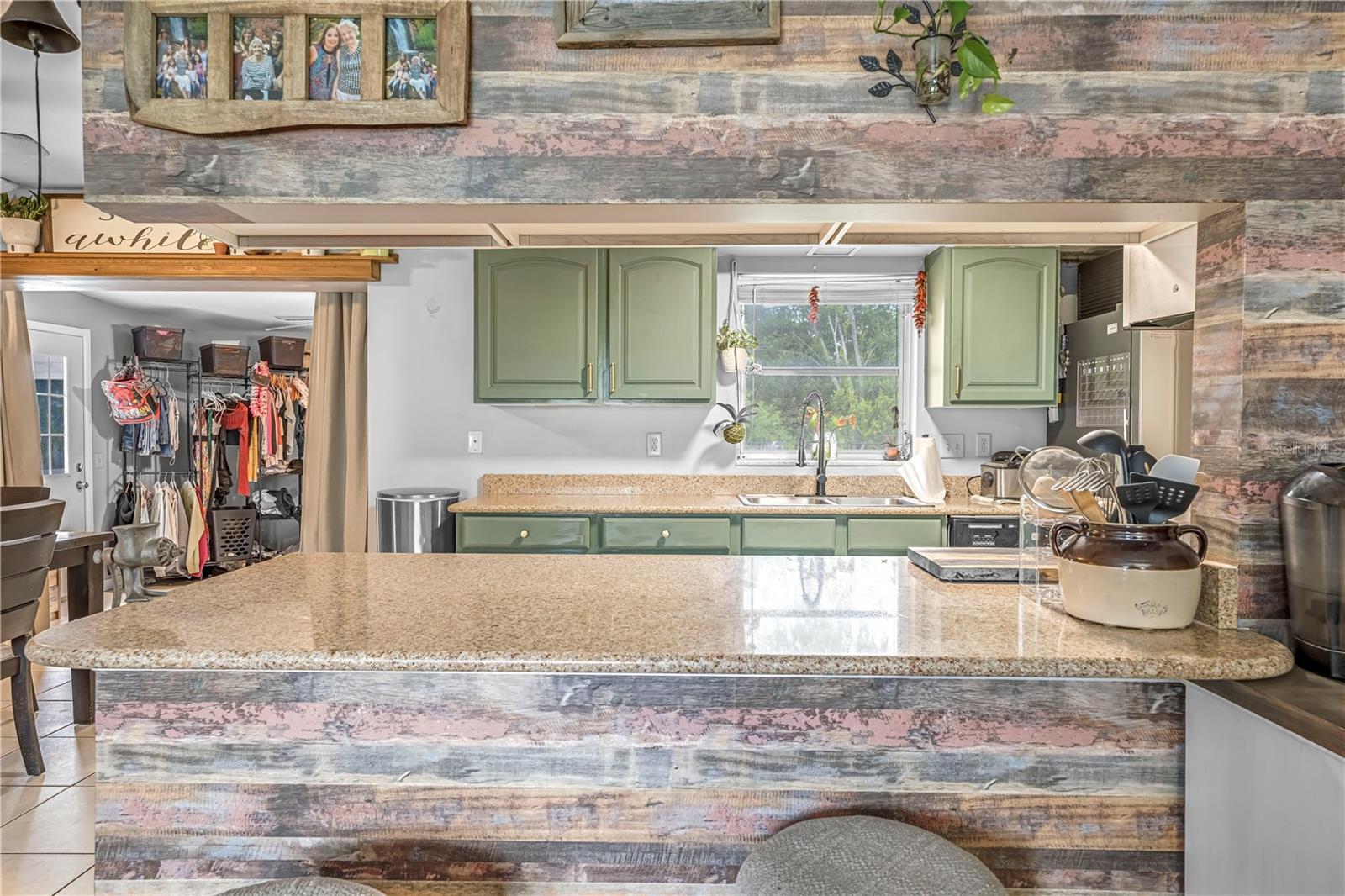 Image 9 of 49 For 6766 Treehaven Drive