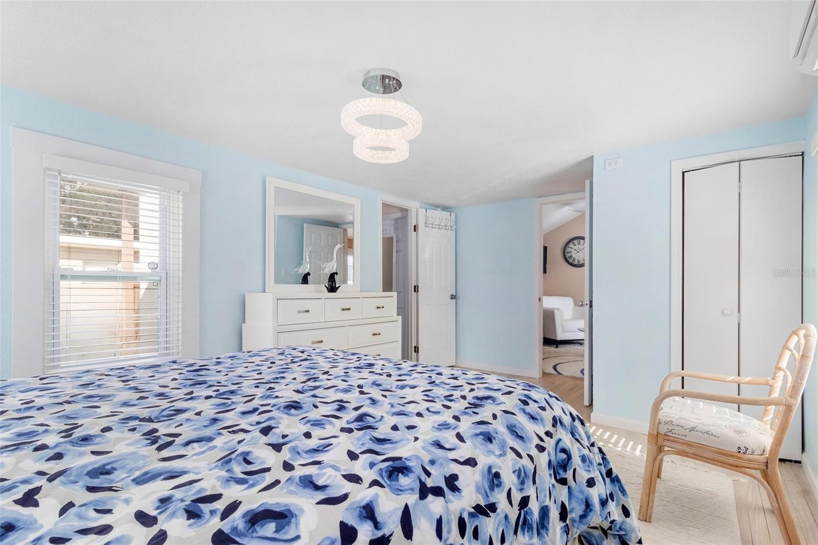 Listing photo id 13 for 2070 29th Avenue N