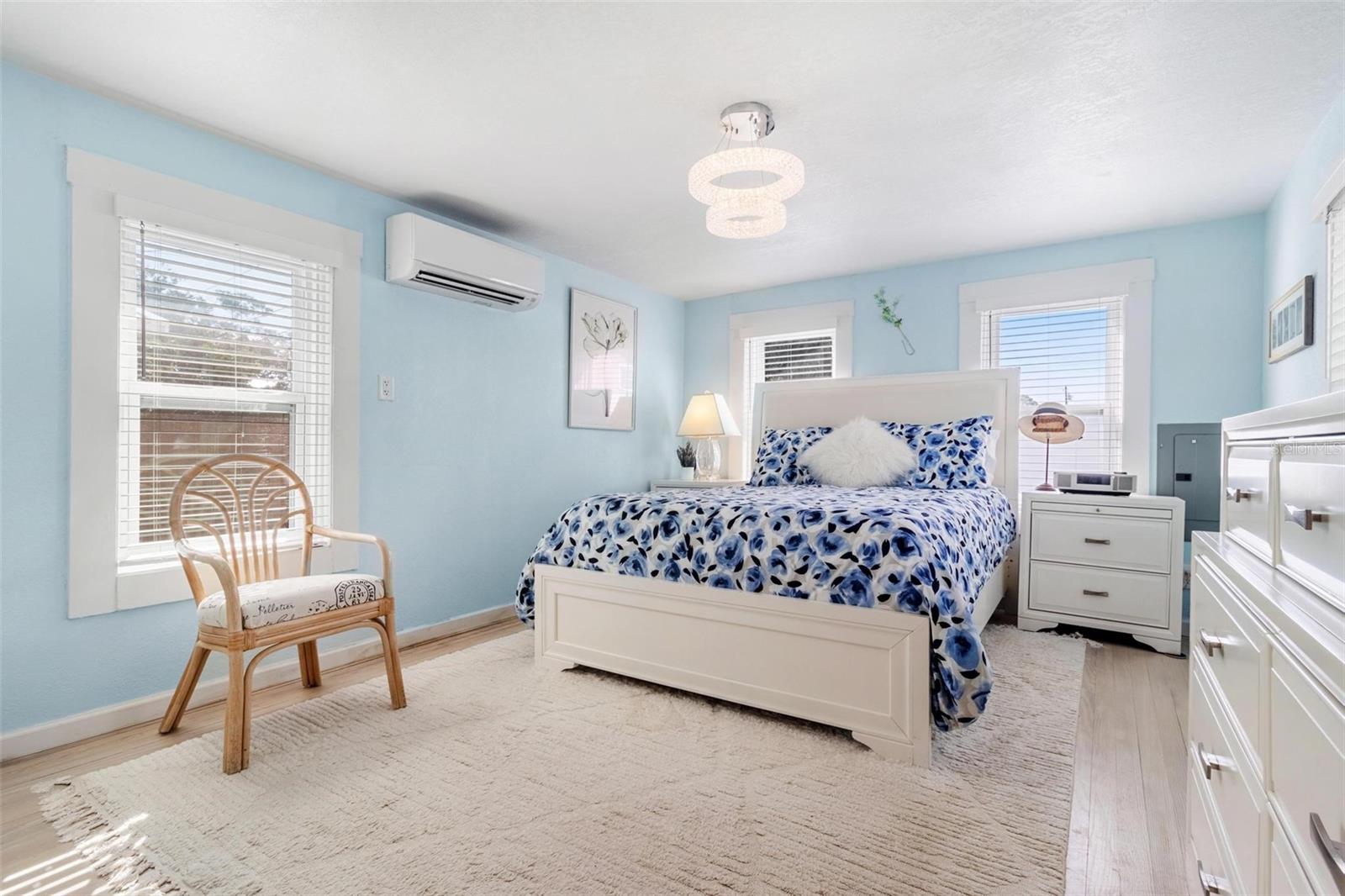 Listing photo id 14 for 2070 29th Avenue N