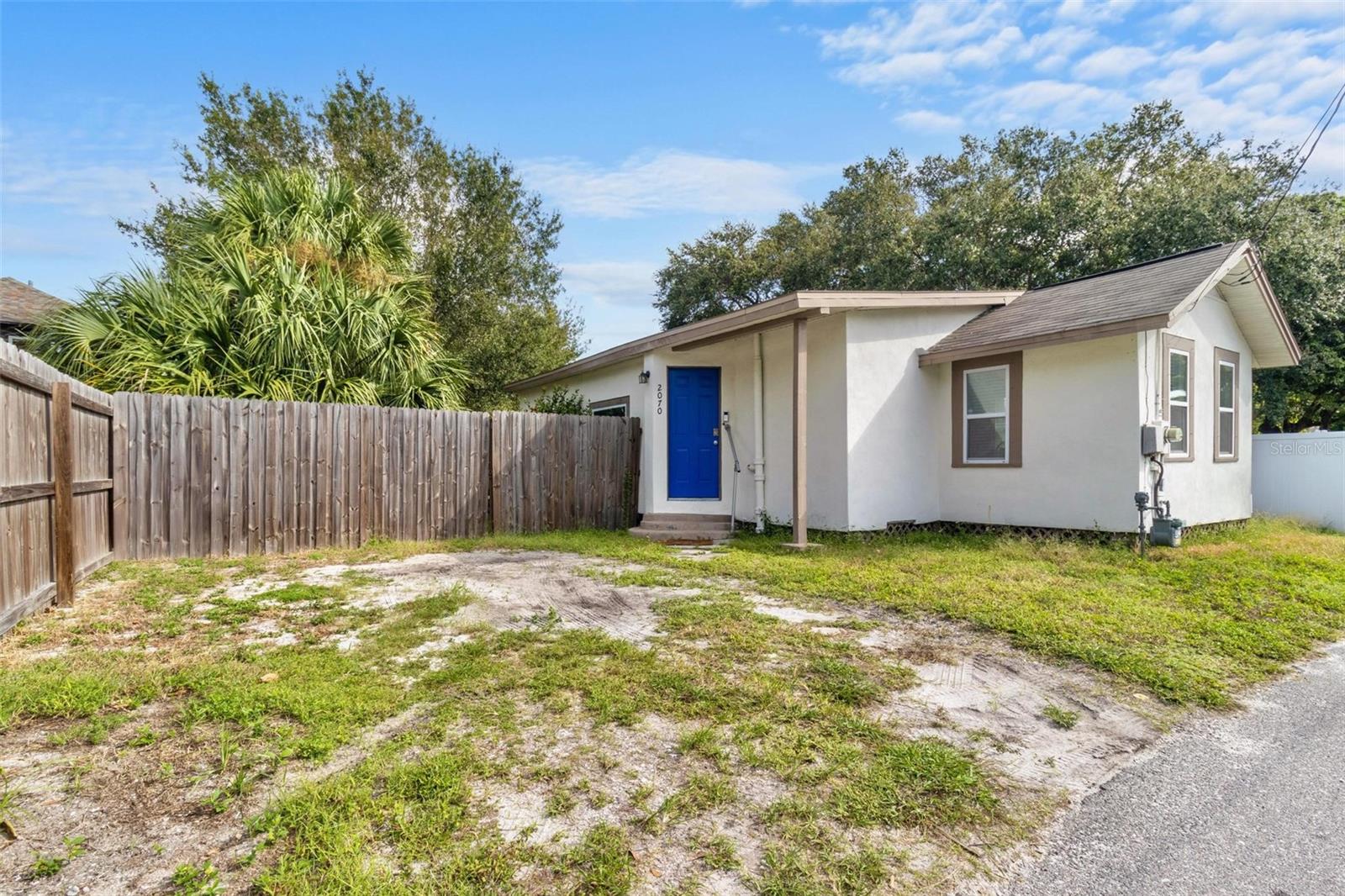 Listing photo id 16 for 2070 29th Avenue N