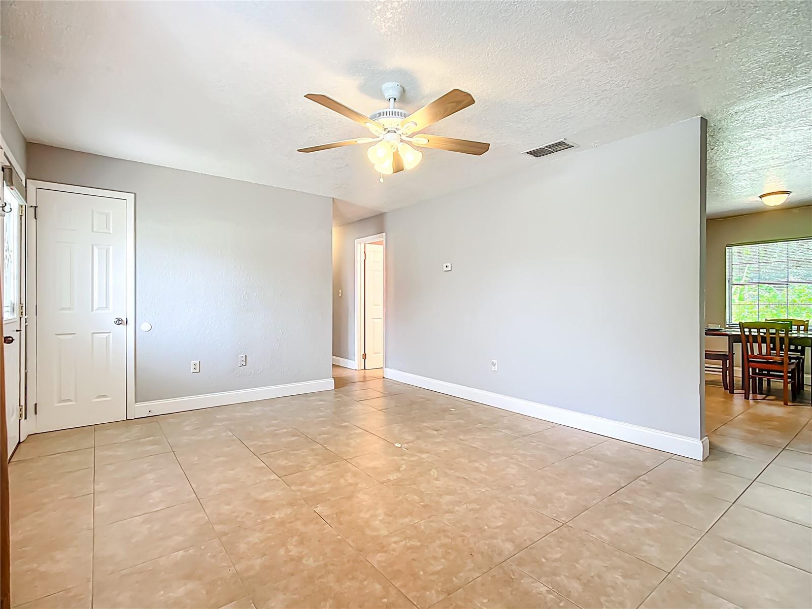 Image 7 of 42 For 2906 Willow Drive