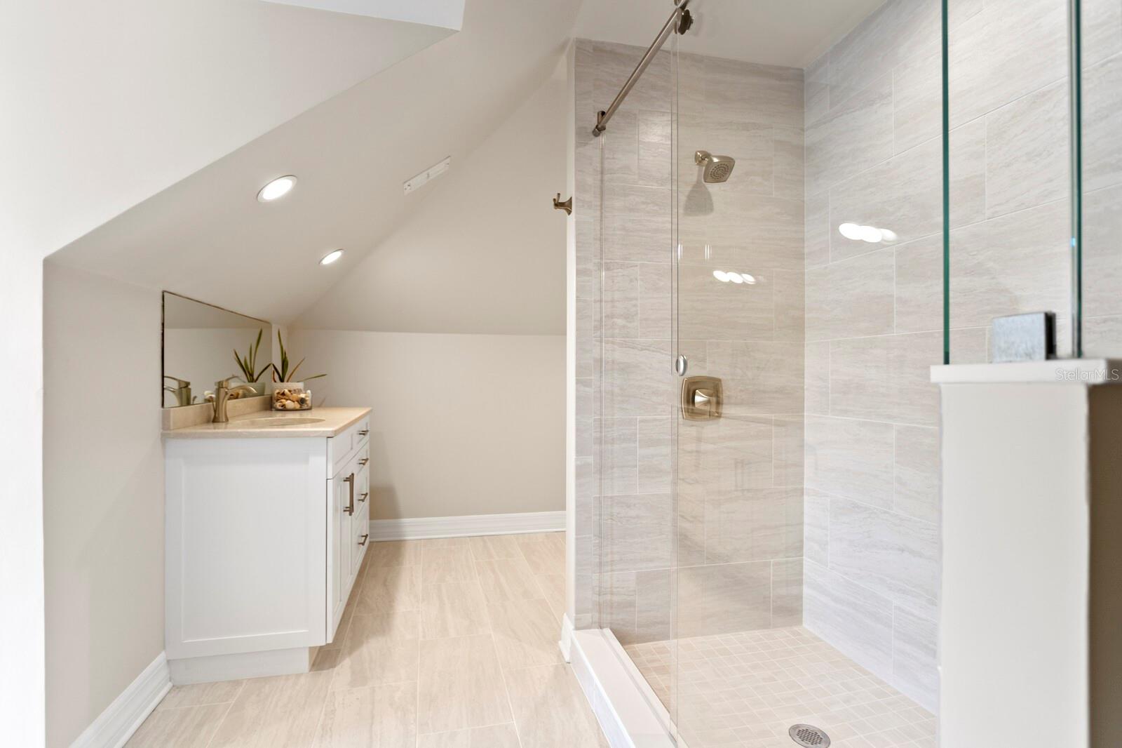 Image 31 of 46 For 5004 Leona Street