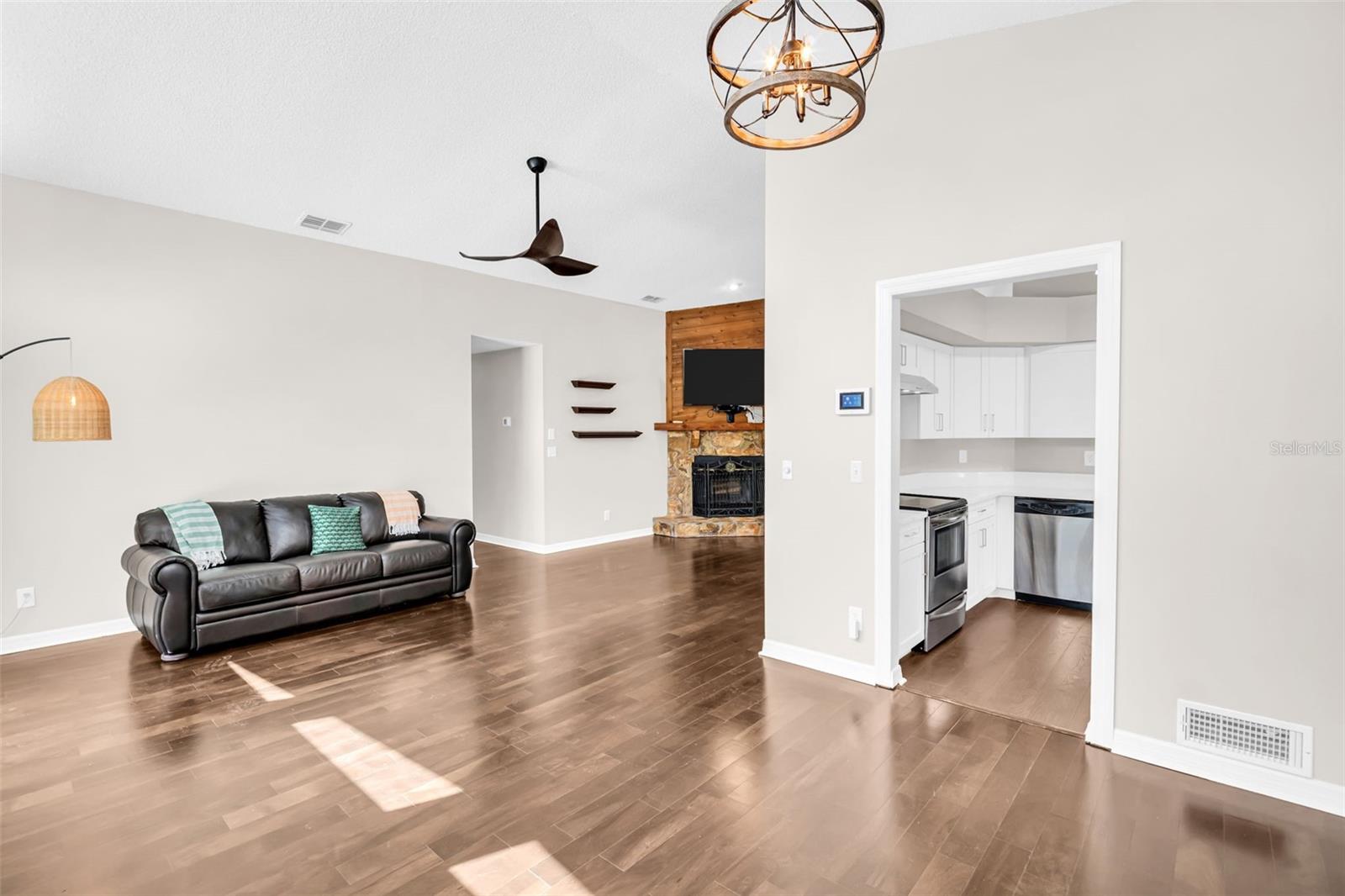 Image 13 of 42 For 3436 Shorncliffe Lane