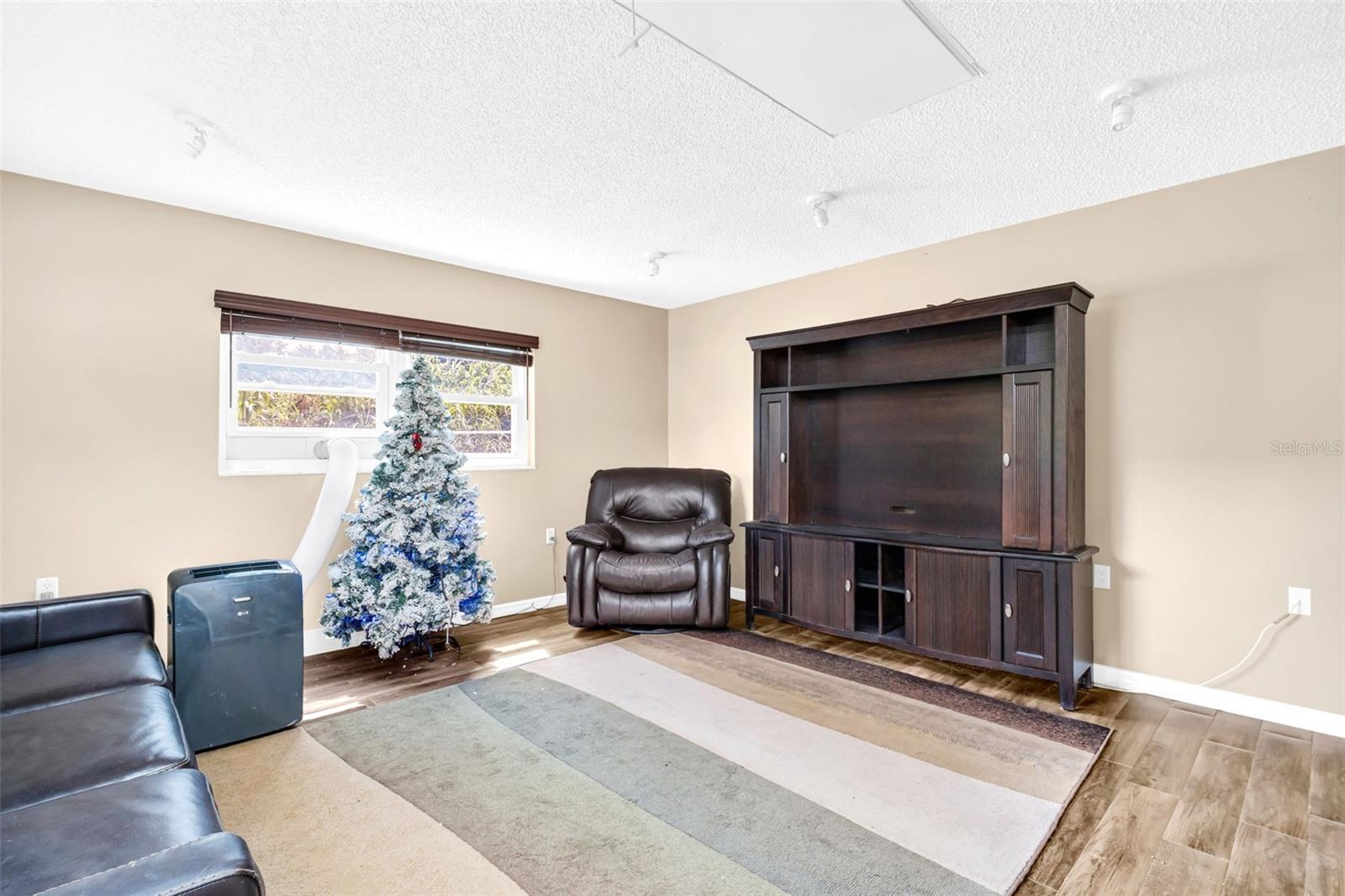 Image 29 of 42 For 3436 Shorncliffe Lane