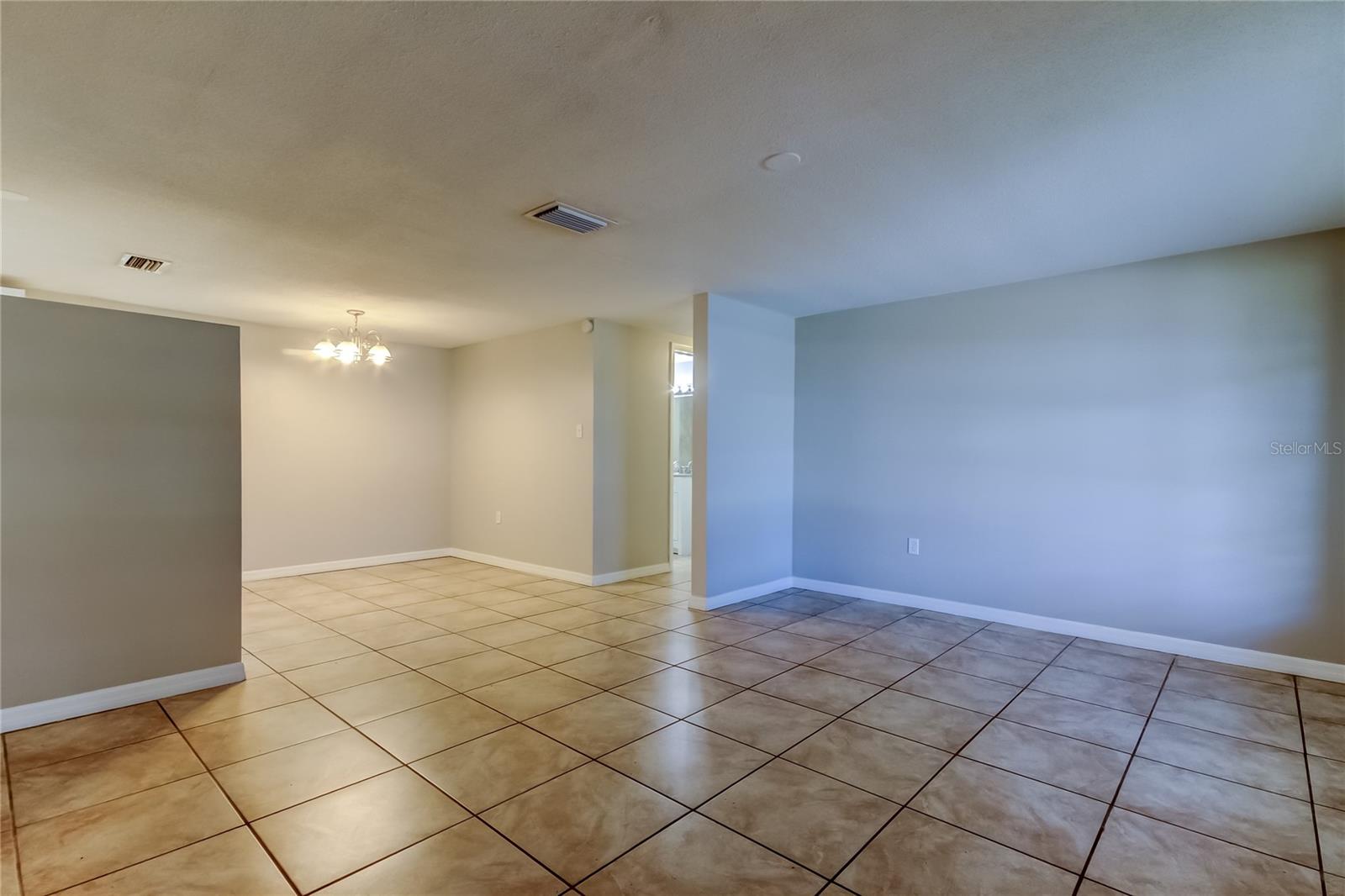 Image 5 of 32 For 10226 Willow Drive