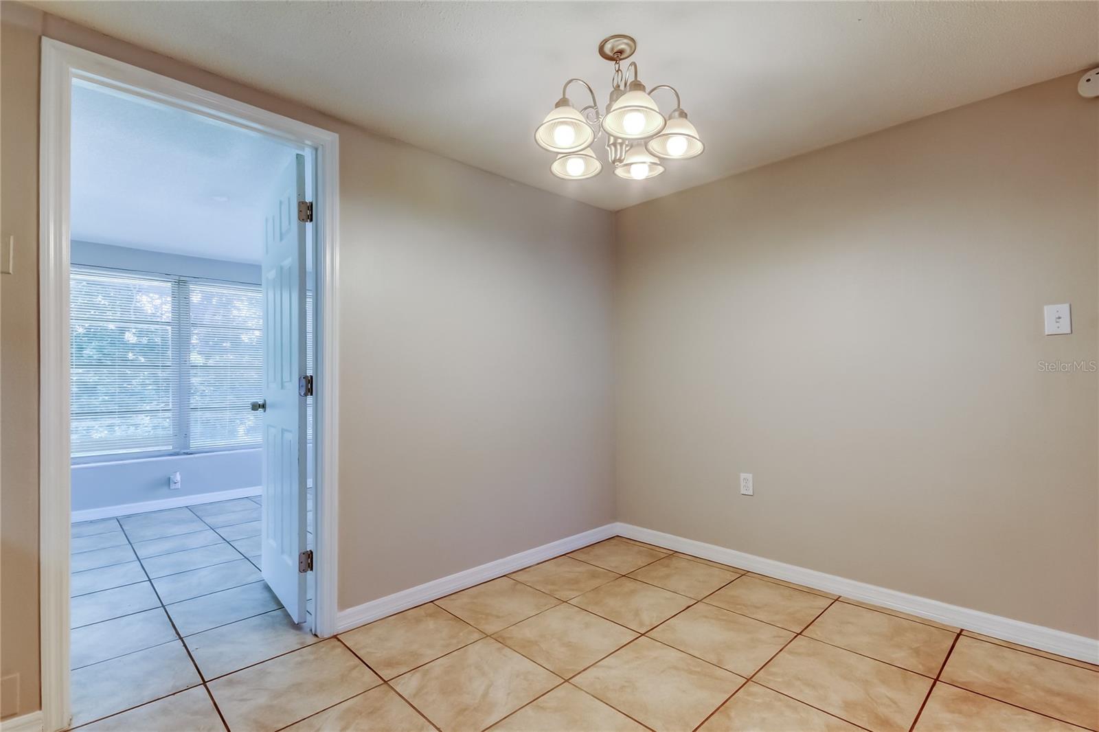 Image 7 of 32 For 10226 Willow Drive