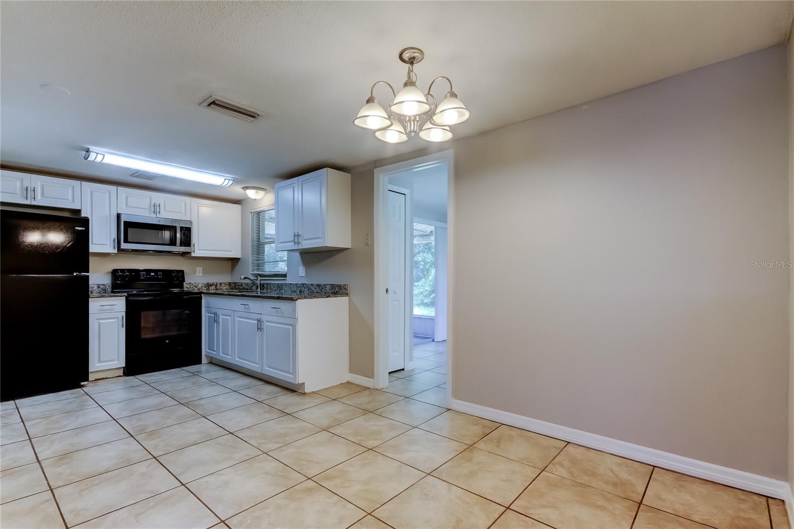 Image 8 of 32 For 10226 Willow Drive