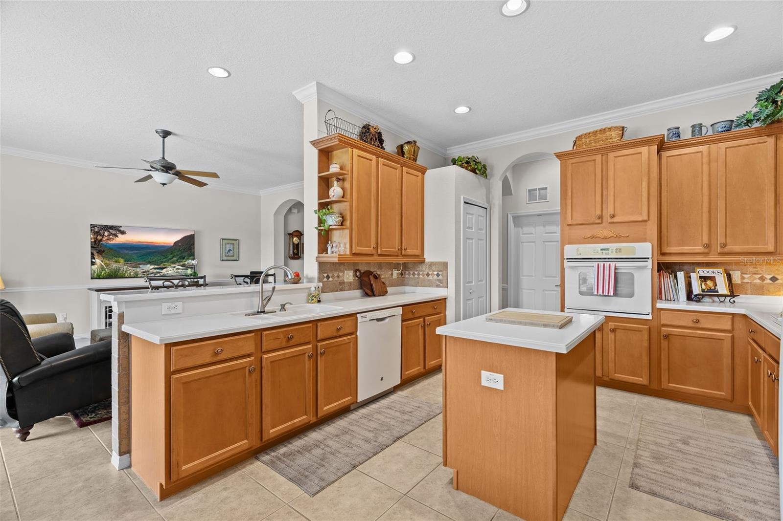 Listing photo id 17 for 3632 Munnings Knoll