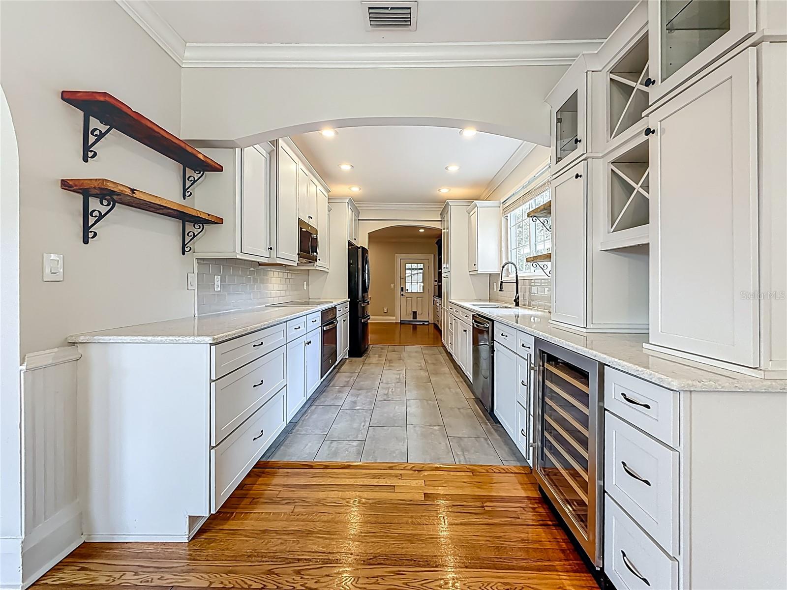 Image 10 of 42 For 207 Thomas Street