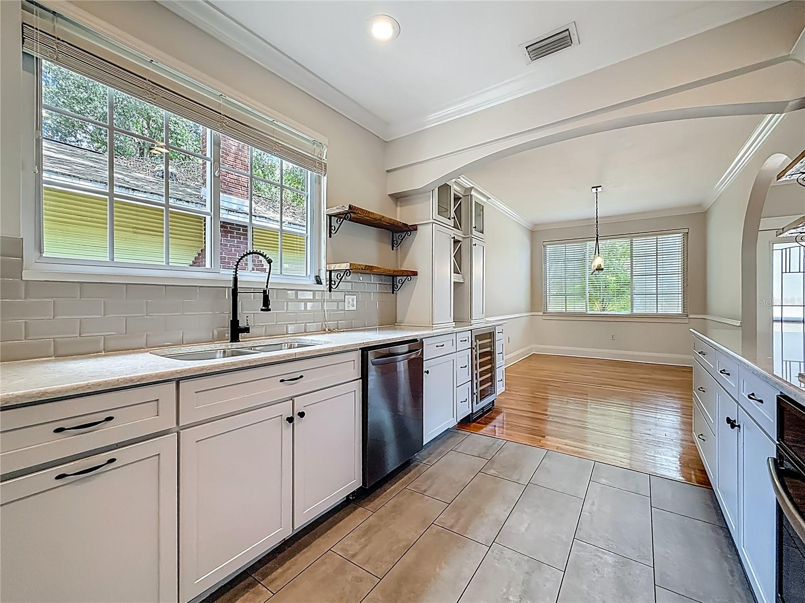 Image 12 of 42 For 207 Thomas Street