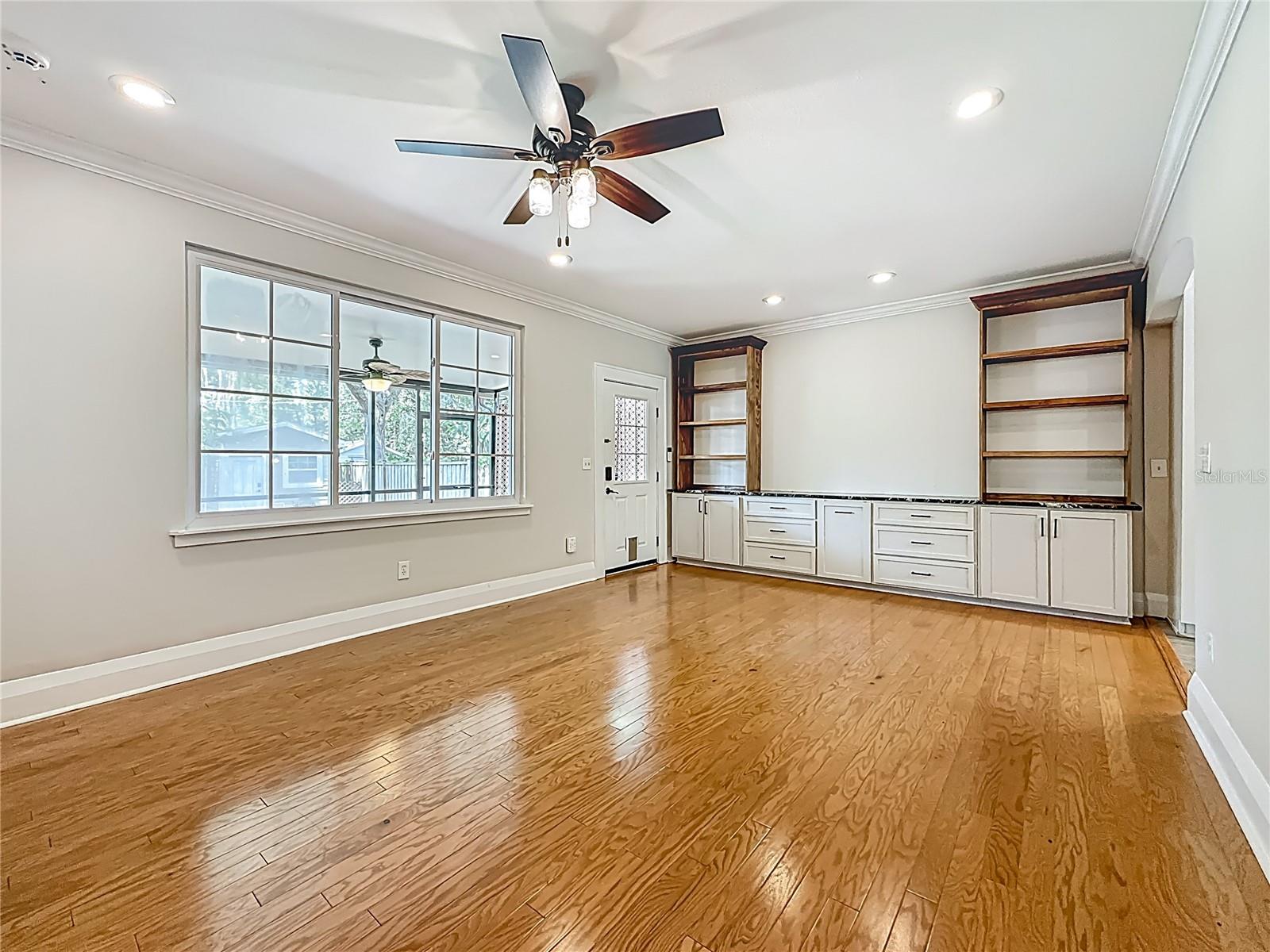 Image 14 of 42 For 207 Thomas Street