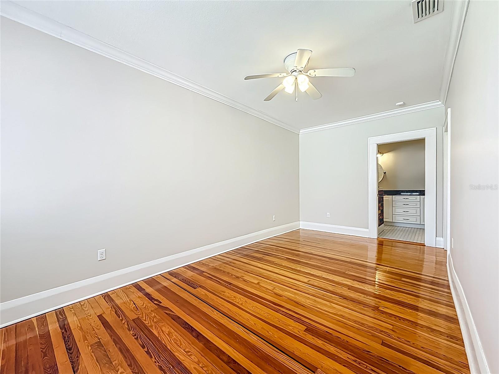 Image 15 of 42 For 207 Thomas Street