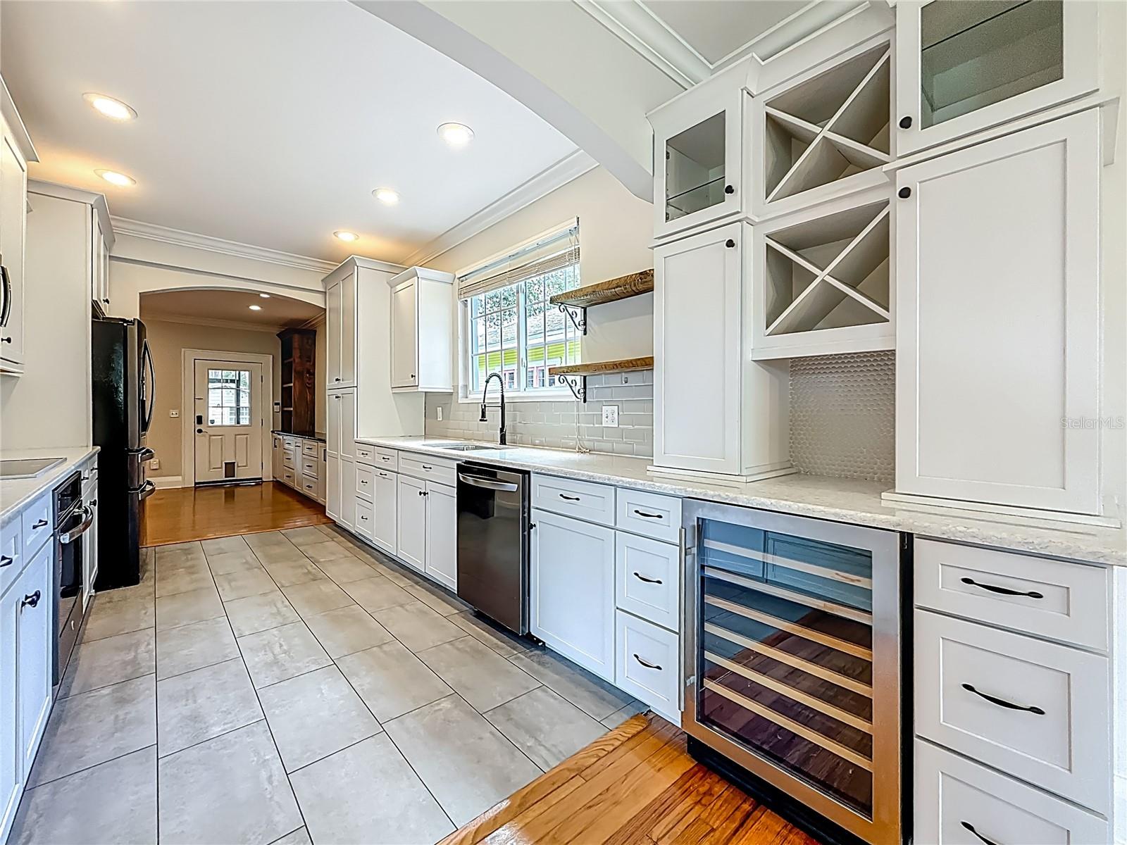 Image 9 of 42 For 207 Thomas Street