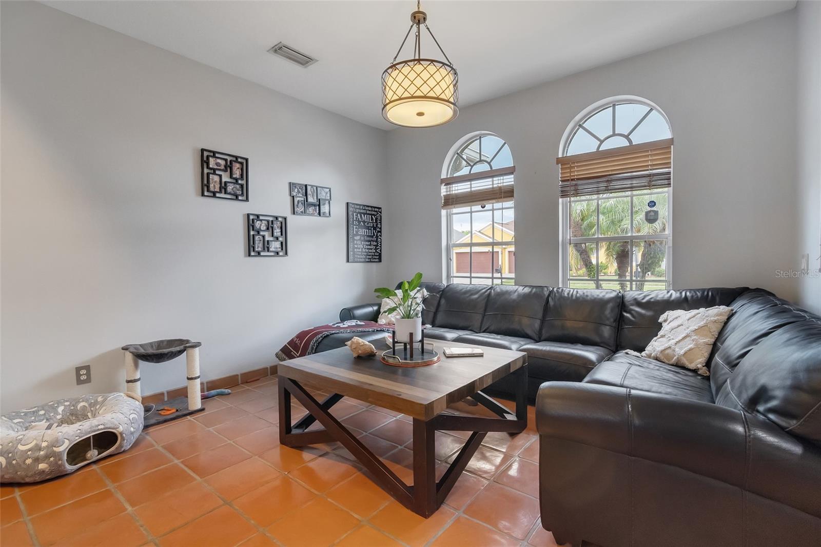 Image 12 of 35 For 10327 Meadow Crossing Drive