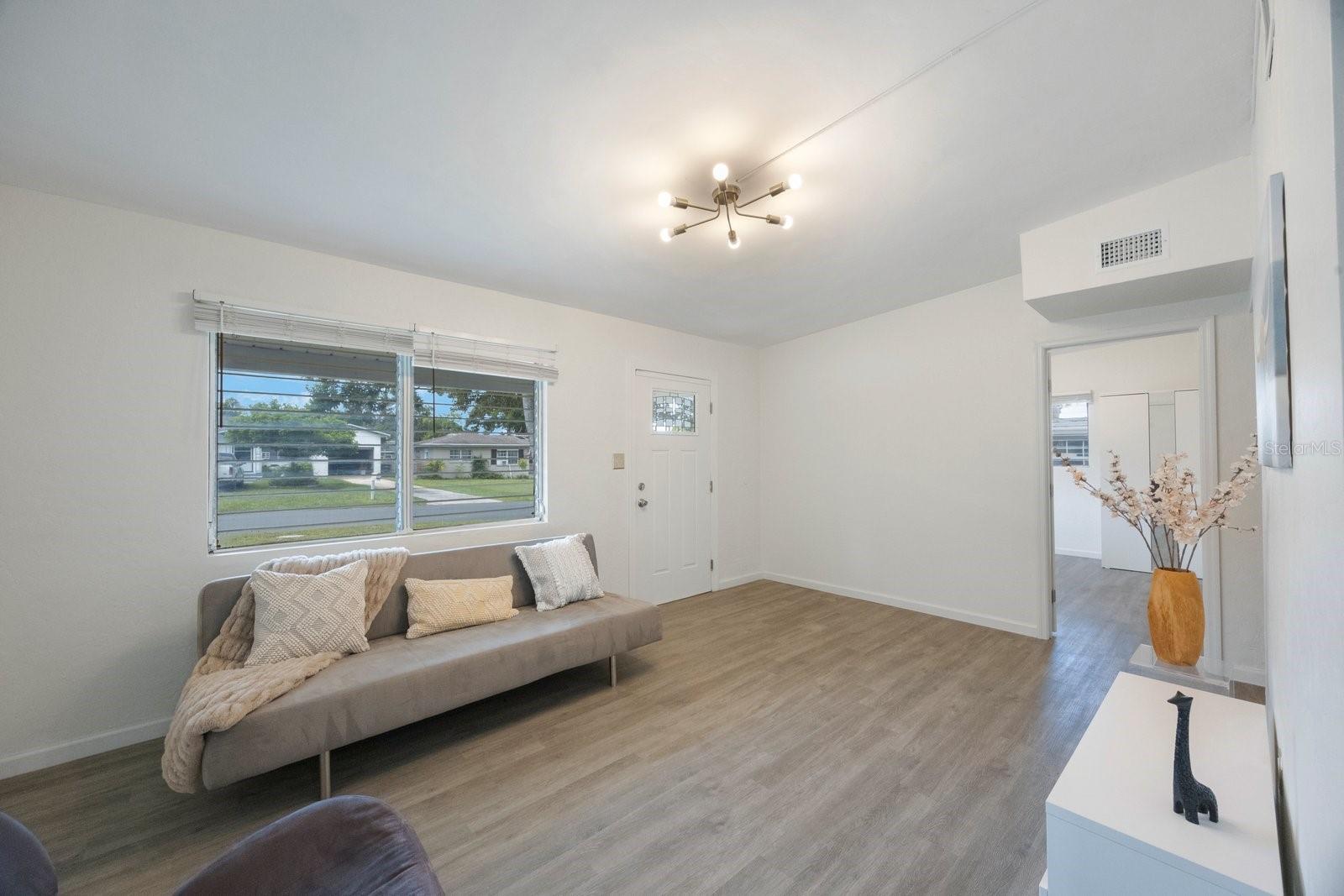 Image 7 of 35 For 5481 #a 47th Ave N