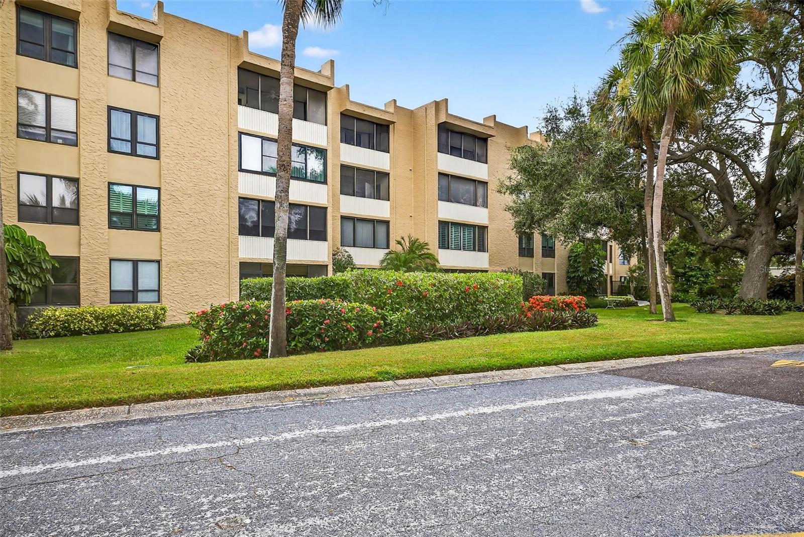 Image 26 of 49 For 2614 Cove Cay Drive 405