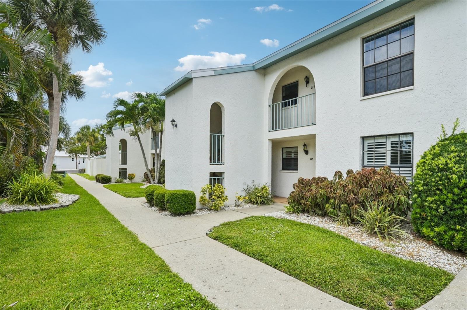 Image 11 of 48 For 1730 Manasota Beach Road 115