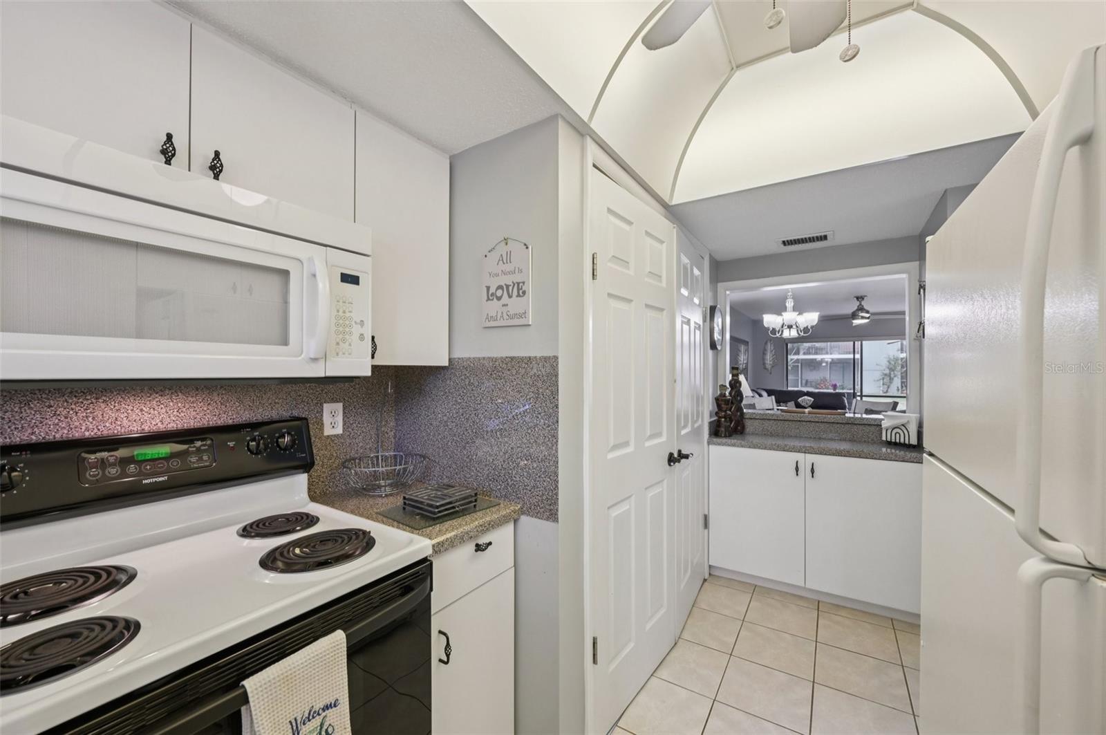 Image 18 of 48 For 1730 Manasota Beach Road 115