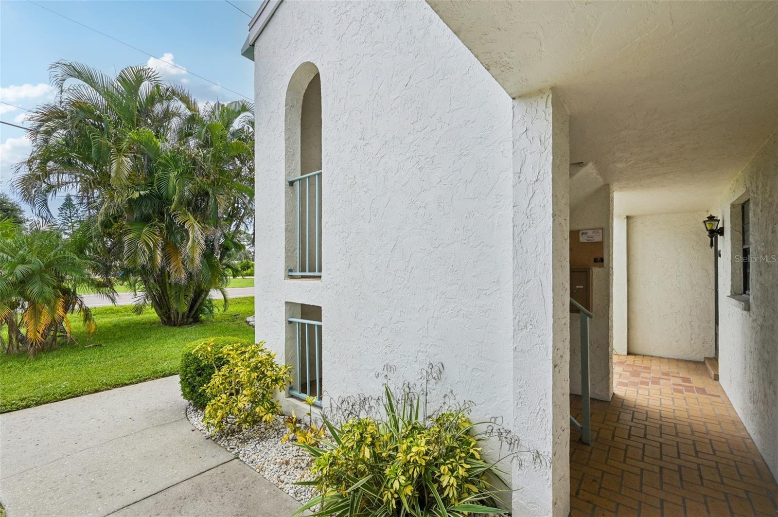 Image 22 of 48 For 1730 Manasota Beach Road 115