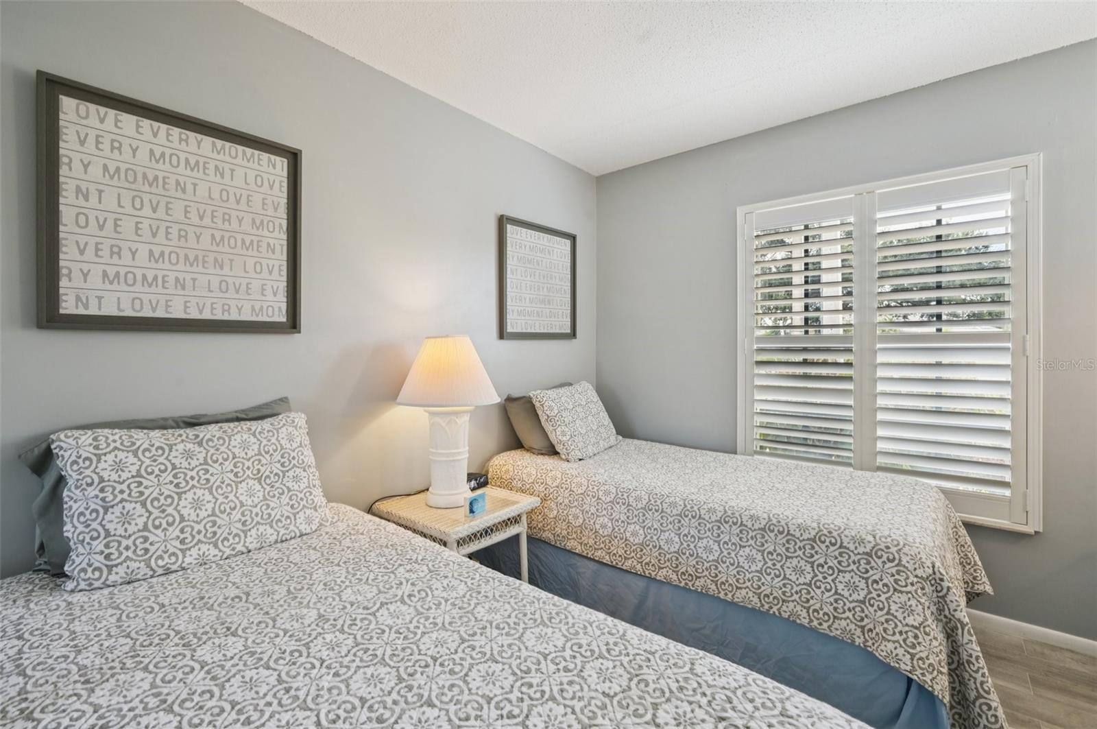 Image 27 of 48 For 1730 Manasota Beach Road 115