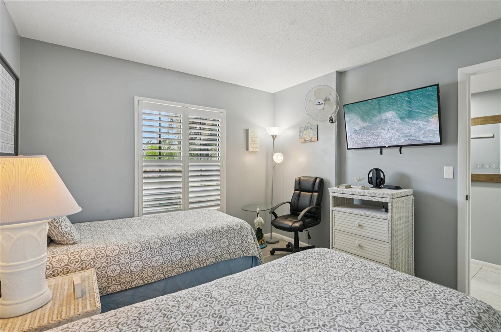 Image 30 of 48 For 1730 Manasota Beach Road 115