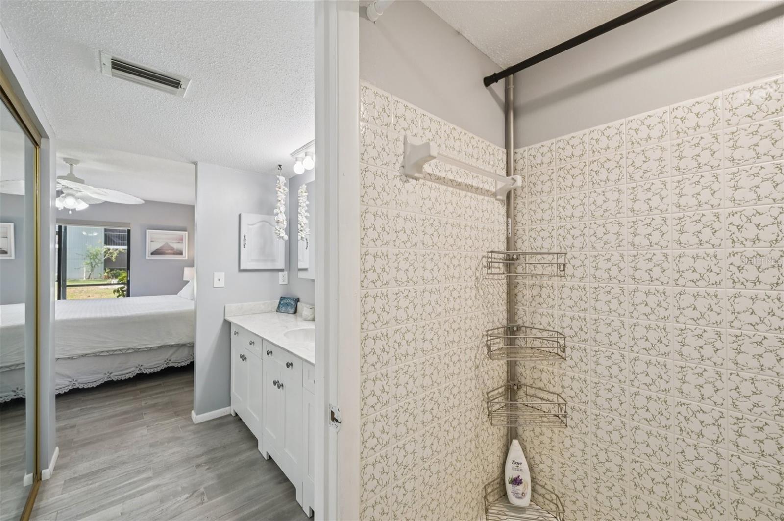 Image 32 of 48 For 1730 Manasota Beach Road 115