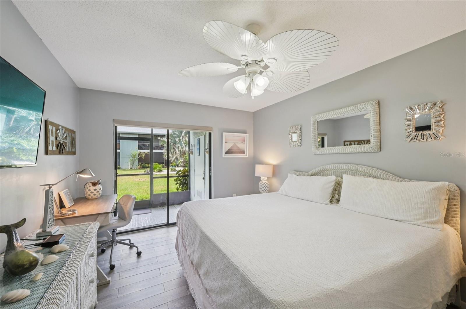 Image 4 of 48 For 1730 Manasota Beach Road 115