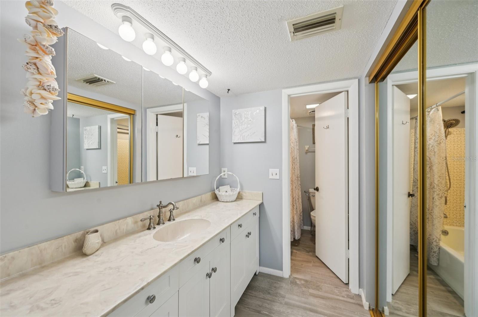 Image 5 of 48 For 1730 Manasota Beach Road 115