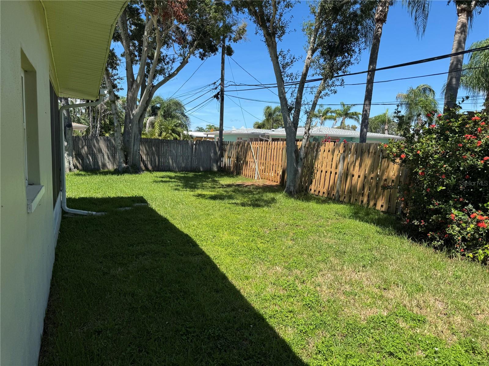 Image 20 of 21 For 2447 Baywood Drive W