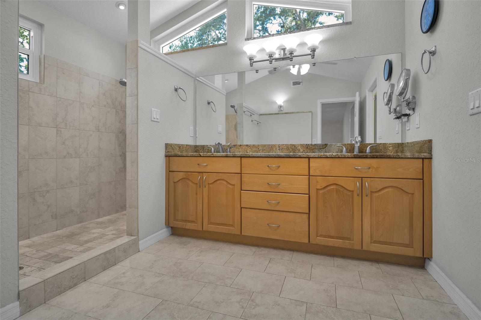 Image 15 of 65 For 10832 54th Avenue N