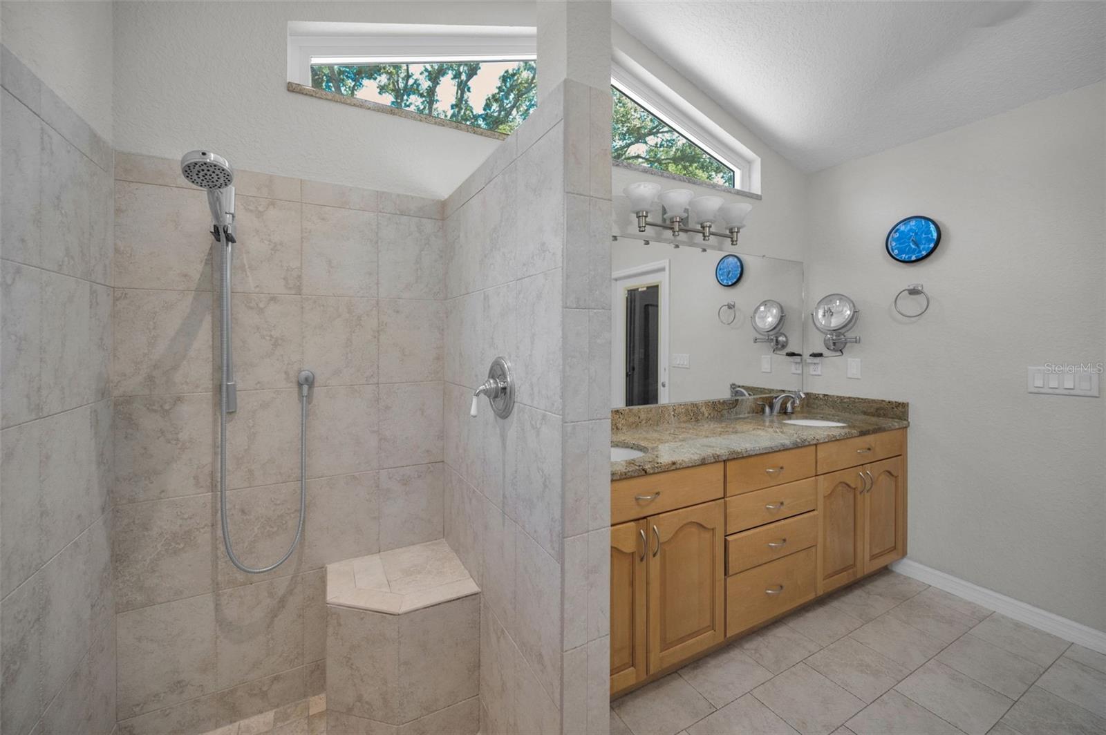 Image 16 of 65 For 10832 54th Avenue N