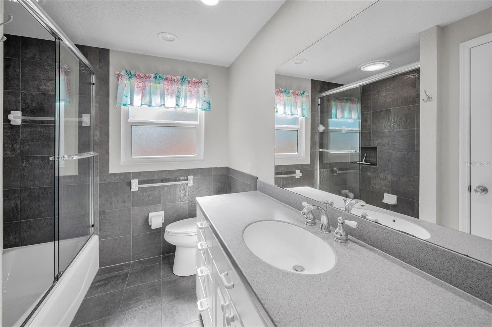 Image 20 of 65 For 10832 54th Avenue N
