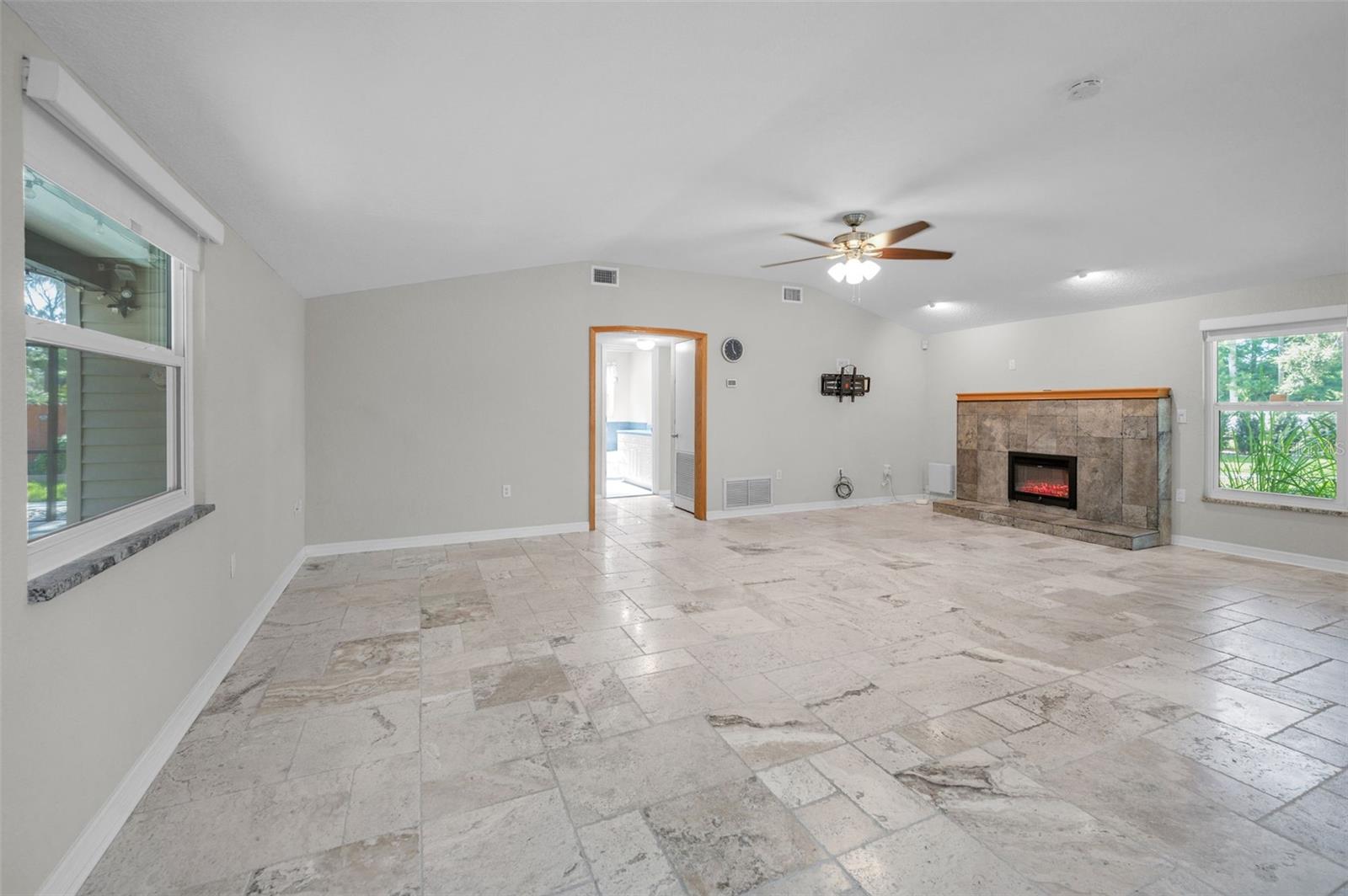Image 6 of 65 For 10832 54th Avenue N