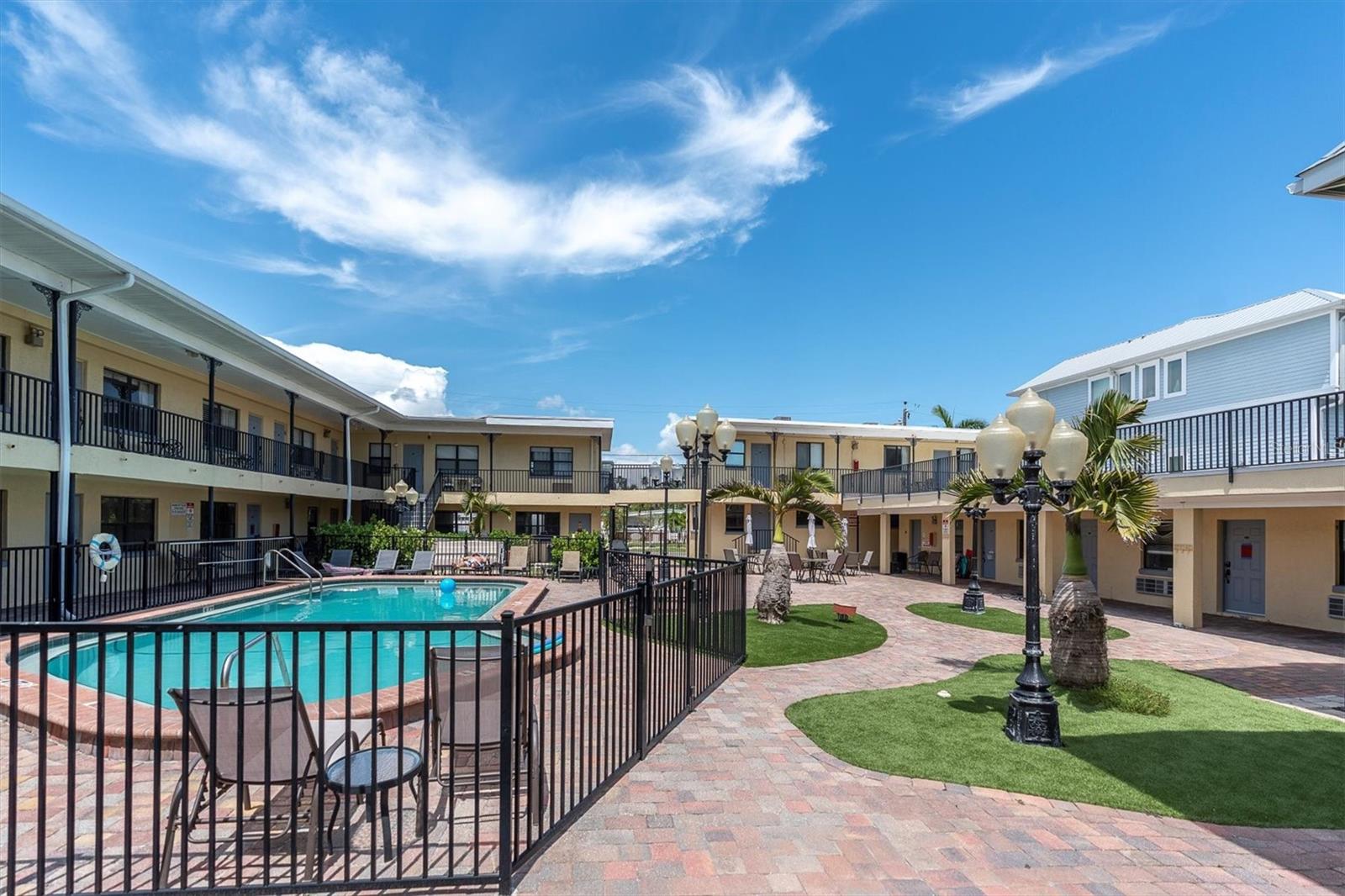 Image 24 of 35 For 16333 Gulf Boulevard 217